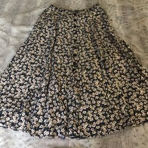 Long floral button front skirt M navy ivory flowers 100% rayon cottage core 🌼🌼